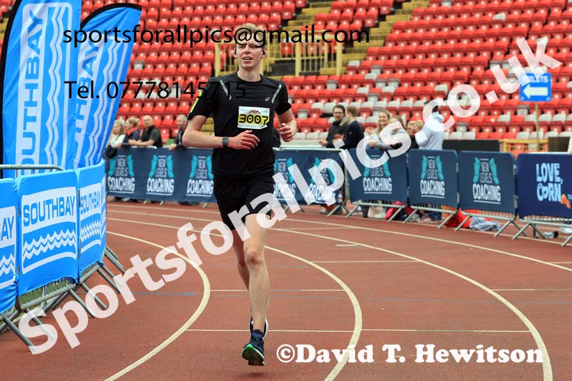 Gateshead Marathon, 2024 Gateshead Marathon, Half Marathon and 10k, Gateshead Stadium.  Photo: David T. Hewitson/Sports for All Pics